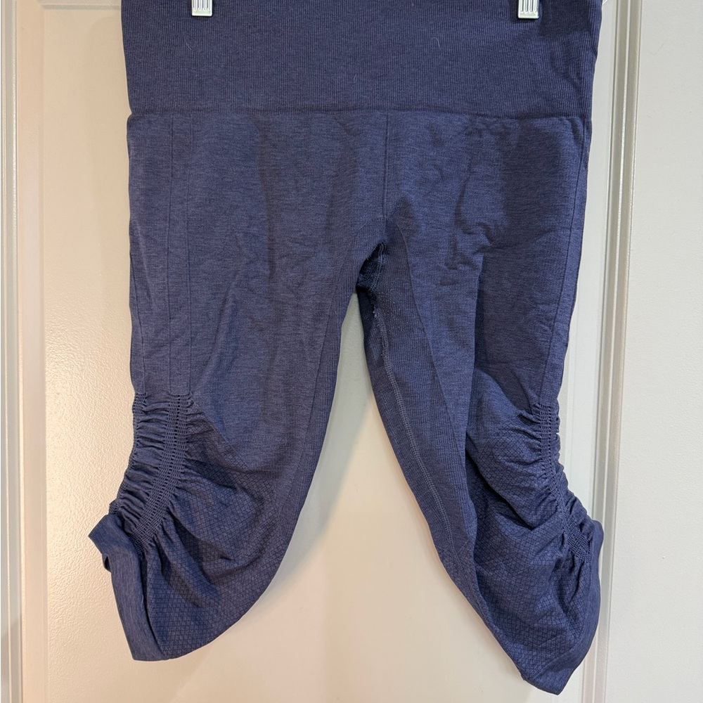 Lululemon Athletica Navy Cropped Leggings with Ruched Detail Size 8